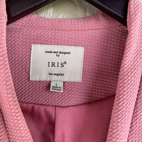 Iris Los Angeles Blush Pink Texture Blazer eye hook. Large - Picture 3 of 5